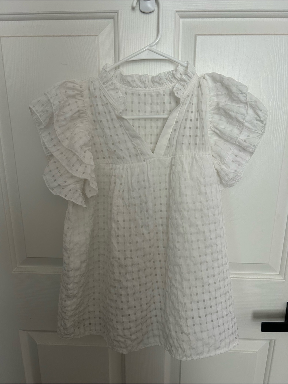 SHEIN White Squee Ruffle Sleeve Blouse
